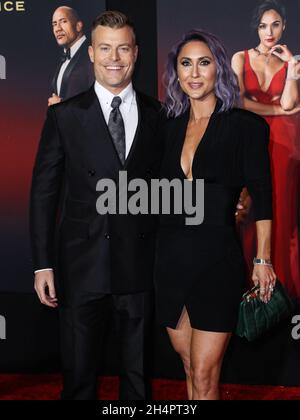 Los Angeles, Usa. November 2021. LOS ANGELES, KALIFORNIEN, USA - 04. NOVEMBER: Regisseur Rawson Marshall Thurber und Frau Sarah Koplin kommen zur Weltpremiere von Netflix's „Red Notice“, die auf der Xbox Plaza und dem Chick Hearn Court in L.A. stattfand Live am 4. November 2021 in Los Angeles, California, USA. (Foto: Xavier Collin/Image Press Agency/Sipa USA) Quelle: SIPA USA/Alamy Live News Stockfoto