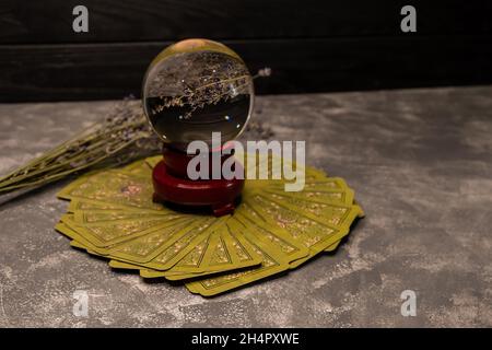 Stapel der Tarot-Karten. Magische Weissagung und Esteroterik. Magie Stockfoto