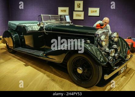 London UK 04 November 2021 Bonhams bietet sechs erfahrene Automobile mit Teilnahme an der Ausgabe 2021 der langjährigen Rallye im Golden Age of Motoring Sale am 5. November im New Bond Street Saleroom an. 1936 Bentley 4 1/4 Liter Vanden Plas Style Tourer Est £ Est £120,000-160,000 Paul Quezada-Neiman/Alamy Live News Stockfoto