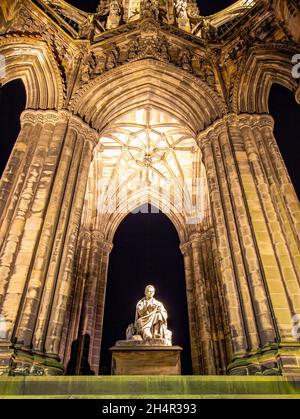 Das Scott Monument In Den Princes Street Gardens In Edinburgh, Schottland Stockfoto