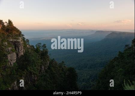 Paysage de montagne et falaises en Afrique du Sud Stockfoto