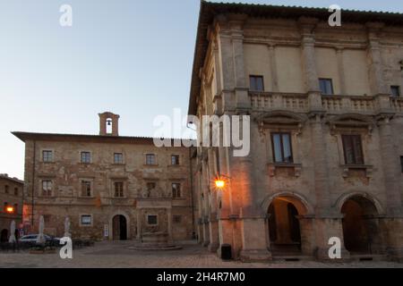 Altstadt, Palazzo Nobili-Tarugi Palast, Piazza Grande Platz, Montepulciano, Toskana, Italien, Europa Stockfoto