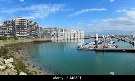 Le Havre, Frankreich - 8. August 2021: Stadtbild und Yachthafen von Le Havre in der Normandie. Stockfoto
