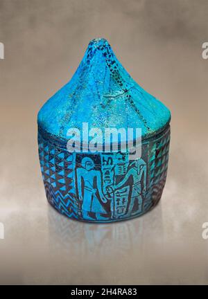 Altägyptisch glasierte Steinguttopf und Deckel, 1686-1425 v. Chr., 18. Dynastie.Louvre Museum E3610. Dekoration: Ein Mann, der einen Kilt, kurze Perücke trägt. Stockfoto