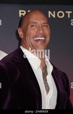 Dwayne Johnson 11/03/2021 die Weltpremiere von 'Red Notice' fand im La La Live Xbox Plaza in Los Angeles, CA. Foto von I. Hasegawa / HNW / PictureLux Stockfoto