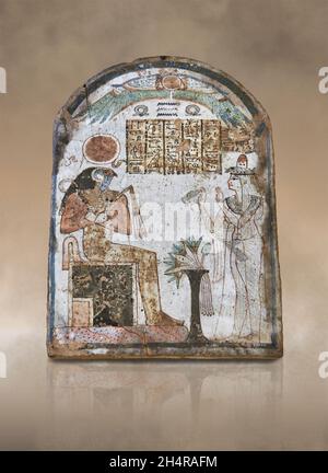 Altägyptische Bogenstele der Dame Tachemes, die zu Re Horakhty betet, um 900 v. Chr., 3. 22. Dynastie, Theben-Westen, bemaltes Holz. Louvre Museum Stockfoto