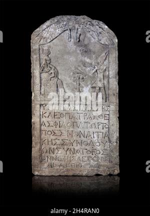 Alte ägyptische Stele von Cleopatre, 2. Juli 51 v. Chr., Ptolomäisches Königreich, Kalkstein. Der Louvre Museum im Jahr 27442. Inkriptisch auf Griechisch. Königin Kleopatra VII Stockfoto