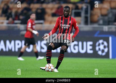 Fikayo Tomori vom AC Mailand in Aktion während des UEFA Champions League-Spiel der Gruppe B zwischen dem AC Mailand und dem FC Porto . Stockfoto