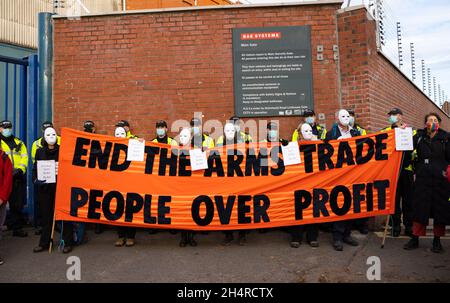 Glasgow, Schottland, Großbritannien. November 2021. Am 5. Tag der UN-Klimakonferenz in Glasgow fand eine Demonstration der Extinction Rebellion-Protestgruppe vor dem BAE Systems-Hof in Govan statt. Sie protestierten gegen den britischen Waffenhandel. Iain Masterton/Alamy Live News. Stockfoto