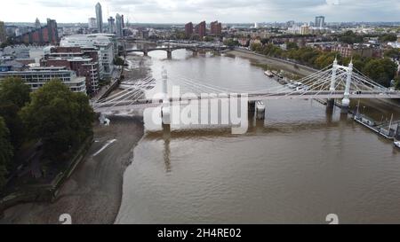 Albert Bridge über die Themse Battersea und Chelsea Drohne Blick Stockfoto