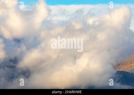 herbststrom über dem Pic de Finestrelles (Gipfel des Finestrelles). Alta Cerdanya, Girona, Katalonien, Spanien, Europa. Stockfoto