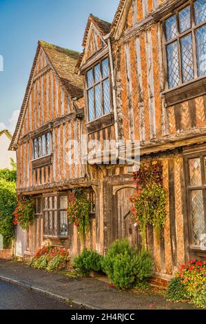 Dieses mittelalterliche Fachwerkgebäude wurde in einem Harry-Potter-Film verwendet und befindet sich in Lavenham in der englischen Grafschaft Suffolk Stockfoto