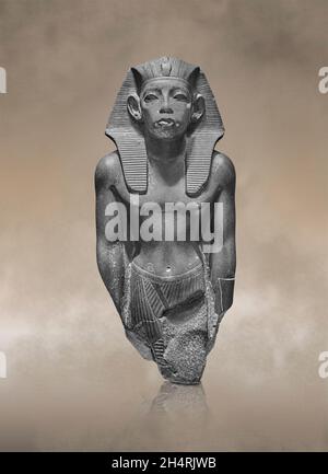 Ägyptische Statue Skulptur von König Amenemhat III, 1843-1798 v. Chr., 12. Dynastie. Louvre Museum N 464. Amenemhat (stehend, Nemes Frisur, chendjit loinc Stockfoto