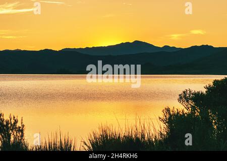 Sonnenuntergang über Lake Pedder, Tasmanien, Australien Stockfoto