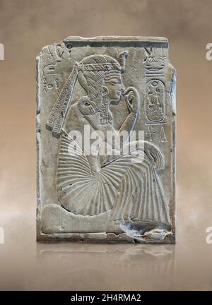 Altägyptische Stele, die den dritten pharao Ramses II. Darstellt, 1303–1213 v. Chr., 19. Dynastie, Kalkstein. Louvre Museum N522 Stockfoto