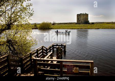 Threave Castle und Fähre, Castle Douglas, Dumfries & Galloway, Schottland Stockfoto