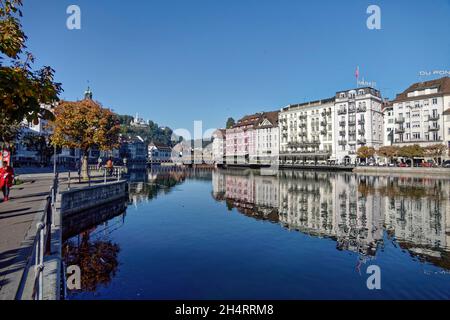 Luzern im Herbst, Fluss Reuss, Altstadt, Schweiz Stockfoto