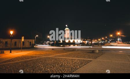 Turm von Saint Olav, mittelalterliche schwedische Festung Burg, Nacht in Wyborg, Russland. Schloss Vyborg. Stockfoto