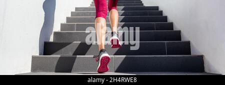 HIIT Workout Cardio Laufen die Treppe hinauf Training. Treppensteigen laufen Frau gehen rauf Treppen Panorama Banner. Läufer, der Cardio-Sport macht Stockfoto