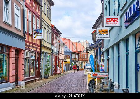 Salzwedel, Deutschland - 22. September 2021: Deutsche mittelalterliche hansestadt Salzwedel. Impressionen vom historischen Stadtbild. Stockfoto