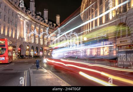 London-Bus in der Nacht Stockfoto