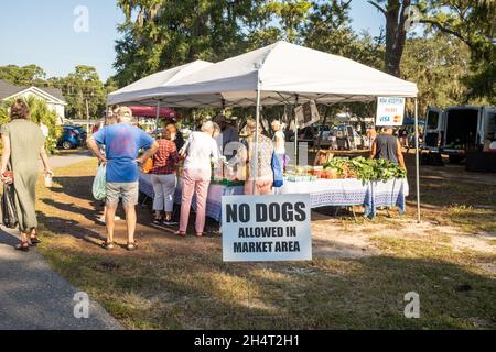 Der Port Royal Saturday Morning Farmer's Market ist ein muss für Einheimische und Touristen gleichermaßen, wenn Sie Beaufort County, South Carolina, besuchen. Stockfoto