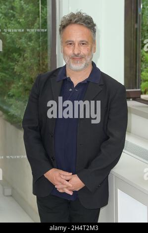 Rom, Italien. November 2021. Paolo Costella nimmt an der Fotocolo des Films per tutta la vita im Hotel Le Meridien Visconti Teil. Kredit: SOPA Images Limited/Alamy Live Nachrichten Stockfoto