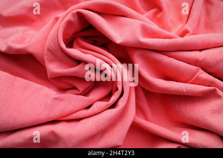 Roségold Stoff Stoff Stoff Textur für Hintergrund und Design-Kunstwerk, schöne zerknitterte Muster aus rosa Baumwolle Stockfoto