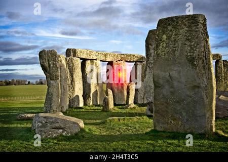 Nachmittag in Stonehenge - an einem sonnigen Tag in England, im unglaublichen Stonehenge Stockfoto