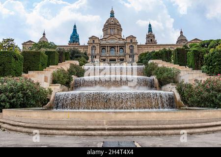 Das Nationalmuseum für Kunst von Katalonien, auch bekannt unter der Abkürzung MNAC, befindet sich in der Stadt Barcelona, Katalonien, Spanien Stockfoto