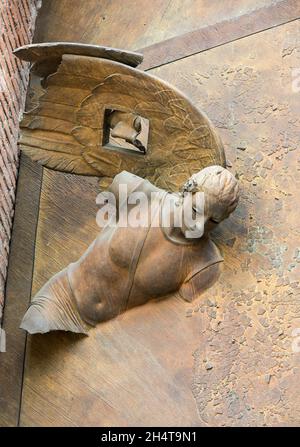 Rom - das künstlerische Detail von der Tür zur Basilika der Heiligen Maria der Engel und Märtyrer . Italien Stockfoto