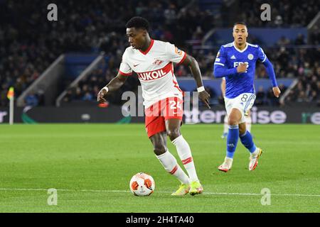 LEICESTER, GBR. 4. NOVEMBER Quincy Promes vom FC Spartak Moscow läuft mit dem Ball während des UEFA Europa League Group C-Spiels zwischen Leicester City und FC Spartak Moscow im King Power Stadium, Leicester am Donnerstag, 4. November 2021. (Kredit: Jon Hobley | MI News) Kredit: MI Nachrichten & Sport /Alamy Live News Stockfoto