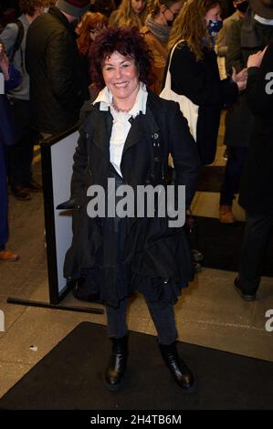 London, Großbritannien. November 2021. Penny Smith stellte sich vor, wie er am Ende der Lane Press Night, The Duke of York's Theatre, St Martin's Lane, am Ozean ankam. Quelle: Alan D West/Alamy Live News Stockfoto