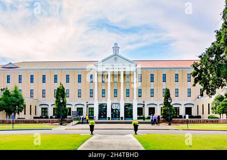 William K. Weaver Hall dient als Verwaltungsgebäude an der University of Mobile, 3. November 2021, in Mobile, Alabama. Stockfoto