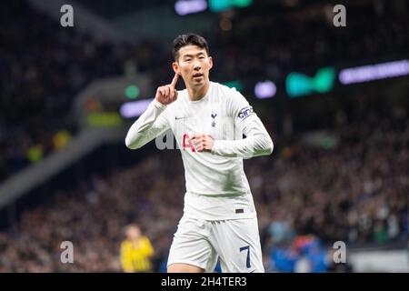 London, Großbritannien. November 2021. LONDON, ENGLAND - 04. NOVEMBER: Heung-Min Son of Tottenham Hotspur feiert nach dem 1. Tor beim UEFA Europa Conference League-Spiel der Gruppe G zwischen Tottenham Hotspur und Vitesse am 4. November 2021 im Tottenham Hotspur Stadium in London, Großbritannien. (Foto von Sebastian Frej) Quelle: Sebo47/Alamy Live News Stockfoto