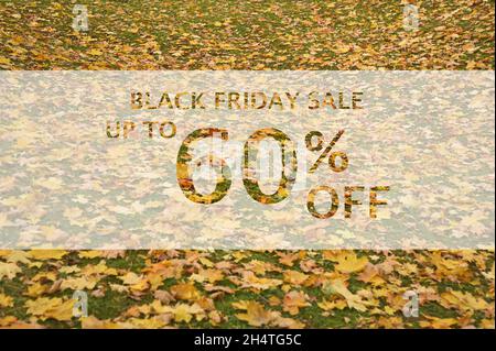 Angebote für Black friday bis zu 60 % Rabatt auf Texte über farbenfrohe Herbstfärbeblätter. Word Black friday mit bunten Blättern. Kreatives Naturkonzept. 60 % Rabatt auf di Stockfoto