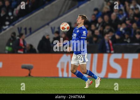 Leicester, Großbritannien. November 2021. Timoty Castagne #27 von Leicester City kontrolliert den Ball in Leicester, Vereinigtes Königreich am 11/4/2021. (Foto von Craig Thomas/News Images/Sipa USA) Quelle: SIPA USA/Alamy Live News Stockfoto