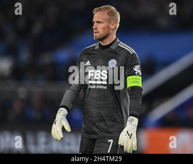 Leicester, Großbritannien. November 2021. Kasper Schmeichel #1 von Leicester City während des Spiels in Leicester, Vereinigtes Königreich am 11/4/2021. (Foto von Craig Thomas/News Images/Sipa USA) Quelle: SIPA USA/Alamy Live News Stockfoto