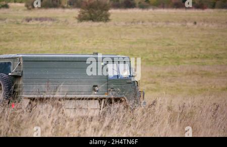 Eine britische Armee Steyr-Daimler-Puch - BAE Systems Pinzgauer Hochmobilitäts-Allradantrieb Allradantrieb 4x4 auf Militärübung Wilts UK Stockfoto