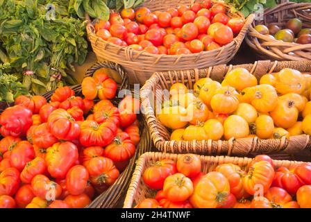 Tomatoes on Display at Farmer's Market Stockfoto