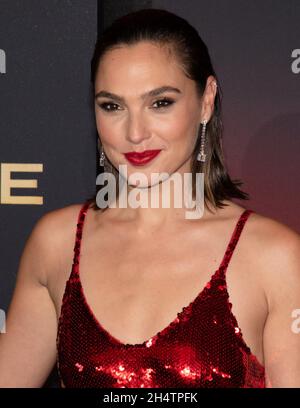 03. November 2021 - Los Angeles, Kalifornien - Gal Gadot. Netflix's RED NOTICE Weltpremiere. (Bild: © Billy Bennight/AdMedia über ZUMA Press Wire) Stockfoto