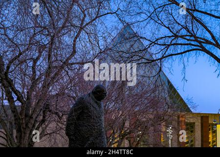 Winston Churchill Statue, Winston Churchill Square, Edmonton, Alberta, Kanada Stockfoto