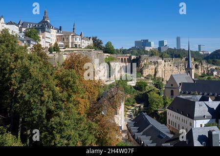 Europa, Luxemburg, Luxemburg-Stadt, Blick auf die Hochstadt mit Blick auf Casemates du Bock vom Chemin de la Corniche Stockfoto