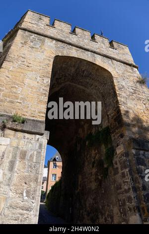 Europa, Luxemburg, Luxemburg-Stadt, der Torbogen „Porte du Grund“ auf der Montée du Grund unterhalb des Plateau du St Esprit Stockfoto