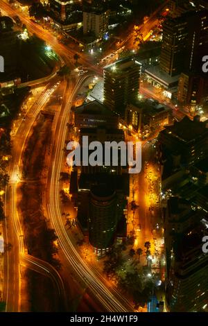 Blick bei Nacht vom Sky Costanera Wolkenkratzer, Providencia, Santiago, Chile, Südamerika Stockfoto