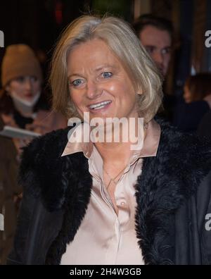 LONDON - ENGLAND 04 Nov: Alice Beer nimmt an der West End Premiere von National Theatre's 'The Ocean' am Ende der Lane, Duke of York's Theatre, London, UK - 04 Nov 2021 Teil. Foto von Gary Mitchell/Alamy Live News Stockfoto