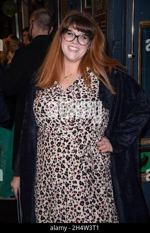 LONDON - ENGLAND 04 Nov: Jenny Ryan nimmt an der West End Premiere von National Theatre's 'The Ocean' am Ende der Lane, Duke of York's Theatre, London, UK - 04 Nov 2021 Teil. Foto von Gary Mitchell/Alamy Live News Stockfoto