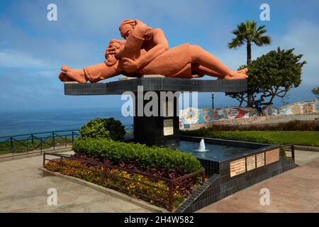 El Beso (Der Kuss) Statue von Victor Delfin, Park del Amor" (Park der Liebe), Miraflores, Lima, Peru, Südamerika Stockfoto