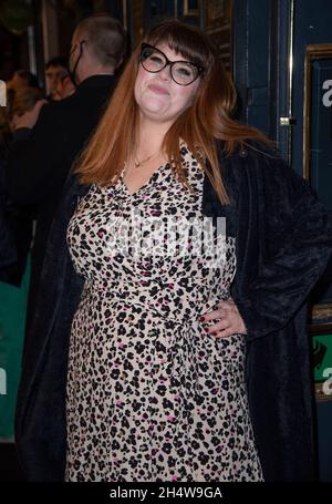 London, Großbritannien. November 2021. Jenny Ryan nimmt an der West End-Premiere von „The Ocean“ des National Theatre am Ende der Lane, dem Duke of York Theatre in London, Teil. (Foto von Gary Mitchell/SOPA Images/Sipa USA) Quelle: SIPA USA/Alamy Live News Stockfoto