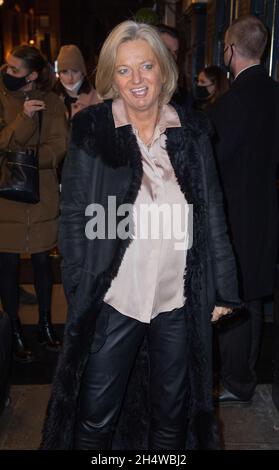 London, Großbritannien. November 2021. Alice Beer nimmt an der West End-Premiere von „The Ocean“ des National Theatre am Ende der Lane, dem Duke of York Theatre in London, Teil. Kredit: SOPA Images Limited/Alamy Live Nachrichten Stockfoto